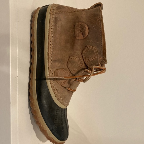 Sorel Out N About Leather Duck Boot - Picture 1 of 5